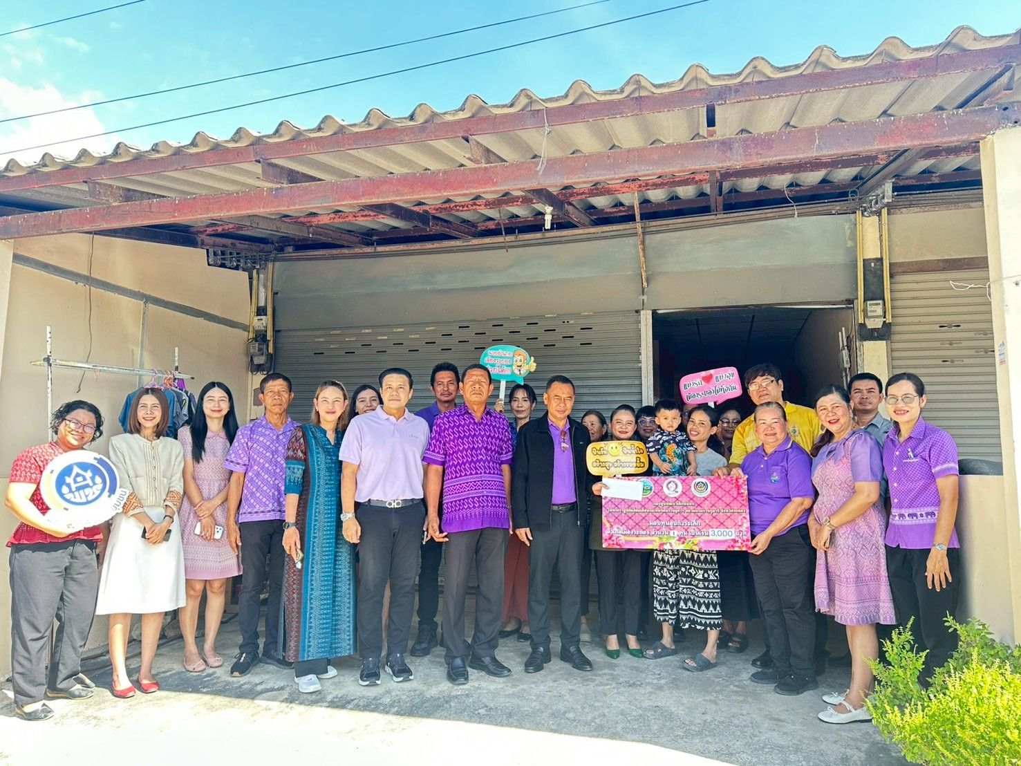 💕ศูนย์อำนวยการขจัดความยากจน และพัฒนาคนทุกช่วงวัยอย่างยั่งยืนตามหลักปรัชญาของเศรษฐกิจพอเพียงอำเภอเมืองระยอง(ศจพ.อ.เมืองระยอง)  ลงพื้นที่มอบทุนกองทุนพัฒนาเด็กชนบทในพระราชูปถัมภ์สมเด็จพระเทพรัตนราชสุดาฯ สยามบรมราชกุมารี 💕
