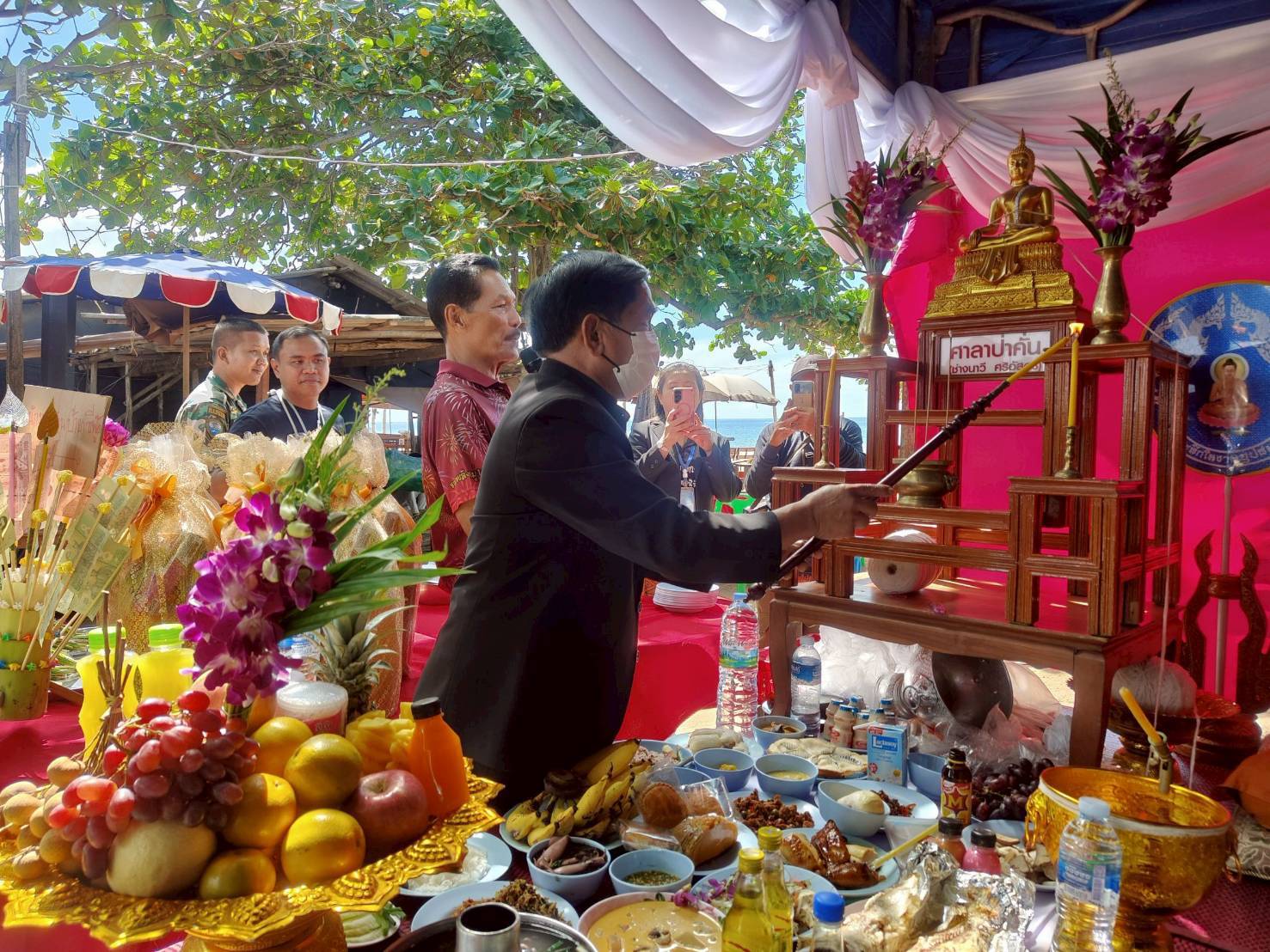 🏢🛕 สำนักงานพัฒนาชุมชนอำเภอเมืองระยอง ร่วมกิจกรรมประเพณีลอยกระทง สืบสานวัฒนธรรม 💕