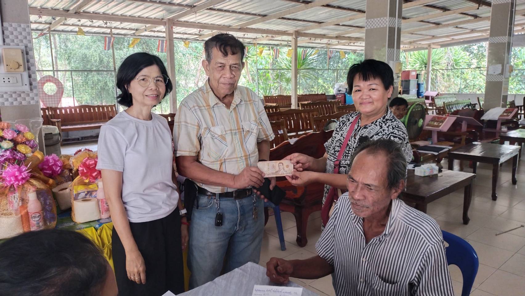 💚 Rayong TALENT  พช.เมืองระยอง เอาได้ 💚 🌼 พช.เมืองระยอง ลงพื้นที่ติดตามการดำเนินงานกองทุนหมู่บ้านและชุมชนเมือง กองทุนหมู่บ้านหาดใหญ่ หมู่ที่ 4 ตำบลสำนักทอง