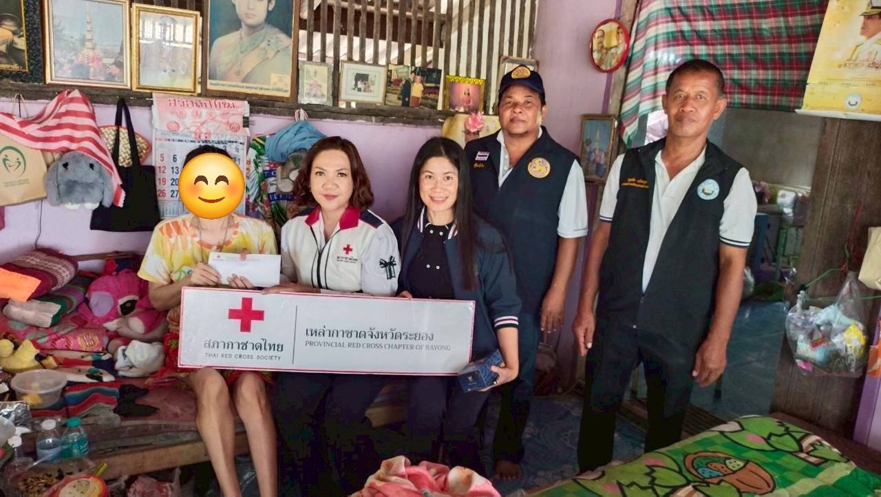 Rayong TALENT พช.เมืองระยอง เอาได้   >> ศจพ.อ.เมืองระยอง ลงพื้นที่ให้ความช่วยเหลือตามโครงการสงเคราะห์ครอบครัวราษฎรยากไร้ ผู้พิการ ผู้ป่วย ผู้ด้อยโอกาสและผู้ประสบปัญหาทางสังคม โครงการเยี่ยมเยียนผู้สูงอายุ 85 ปี และโครงการรถเข็นปันสุข เหล่ากาชาดจังหวัดระยอง