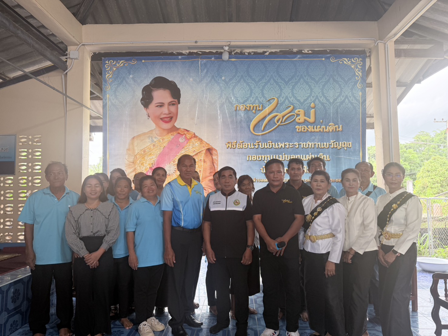 🩵 พช.เมืองระยอง ร่วมบุญใหญ่! ฉลองครบรอบ "กองทุนแม่ของแผ่นดิน" บ้านห้วยมะเฟือง รวมพลังสร้างชุมชนเข้มแข็ง 💙 🩵 Rayong Talent พช.เมืองระยองเอาได้ 💯 สำนักงานพัฒนาชุมชนอำเภอเมืองระยอง ร่วมกิจกรรมทำบุญเนื่องในวาระครบรอบ "กองทุนแม่ของแผ่นดิน" บ้านห้วยมะเฟือง หมู่ที่ 15 ตำบลตะพง อำเภอเมืองระยอง จังหวัดระยอง เพื่อความเป็นสิริมงคลและรวมพลังความสามัคคีของคนในชุมชน