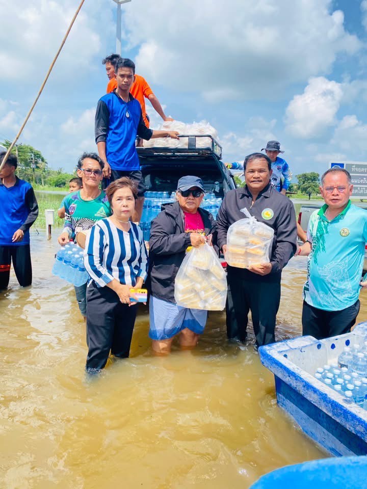  Rayong Talent พช.เมืองระยองเอาได้  พลังสตรีตะพงรวมใจ! เร่งลงครัวทำข้าวกล่อง เพื่อช่วยเหลือพี่น้องผู้ประสบภัยน้ำท่วม