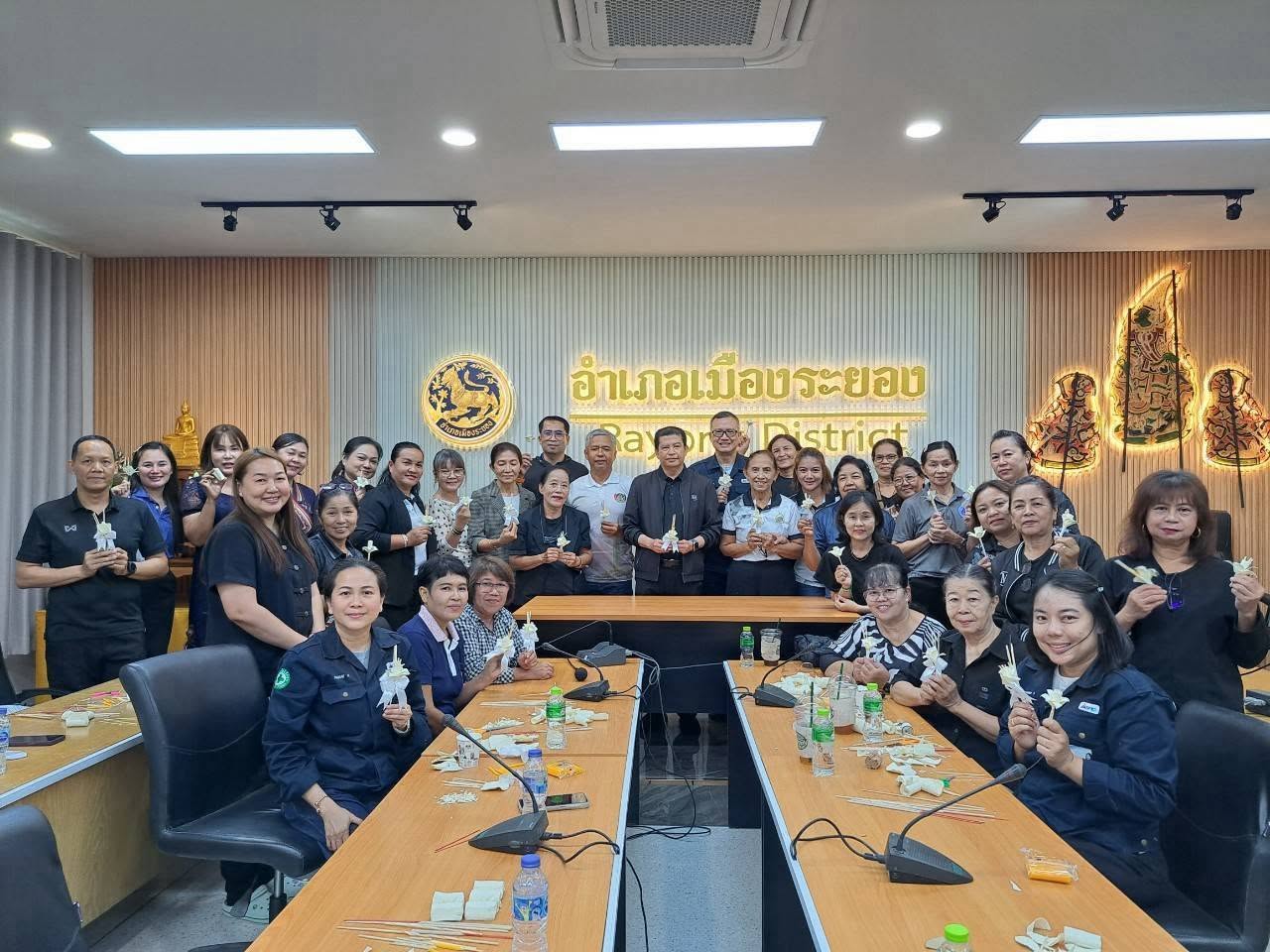 Rayong TALENT พช.เมืองระยอง เอาได้  สำนักงานพัฒนาชุมชนอำเภอเมืองระยอง จัดกิจกรรมประดิษฐ์ดอกไม้จันทน์