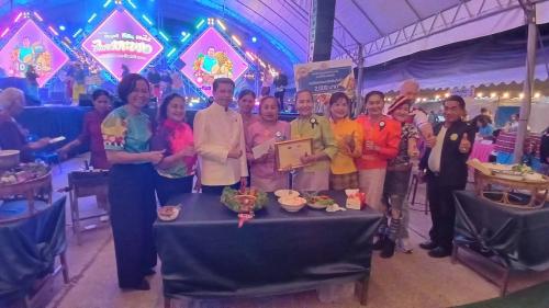 Rayong Talent พช.เมืองระยองเอาได้  สำนักงานพัฒนาชุมชนอำเภอเมืองระยอง ร่วมกิจกรรมการประกวดแกงไก่ใส่มะเขือเม็ดในโครงการงานเทศกาลดนตรี สีสัน ผลไม้สไตล์ตะพง ของดีเมืองระยอง